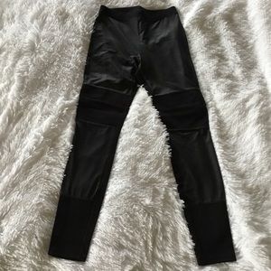 SALE!!! GUESS BLACK LEGGINGS